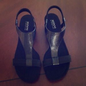 Brand new ALFANI SANDALS